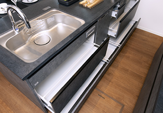 台輪収納付きオールスライドキャビネット