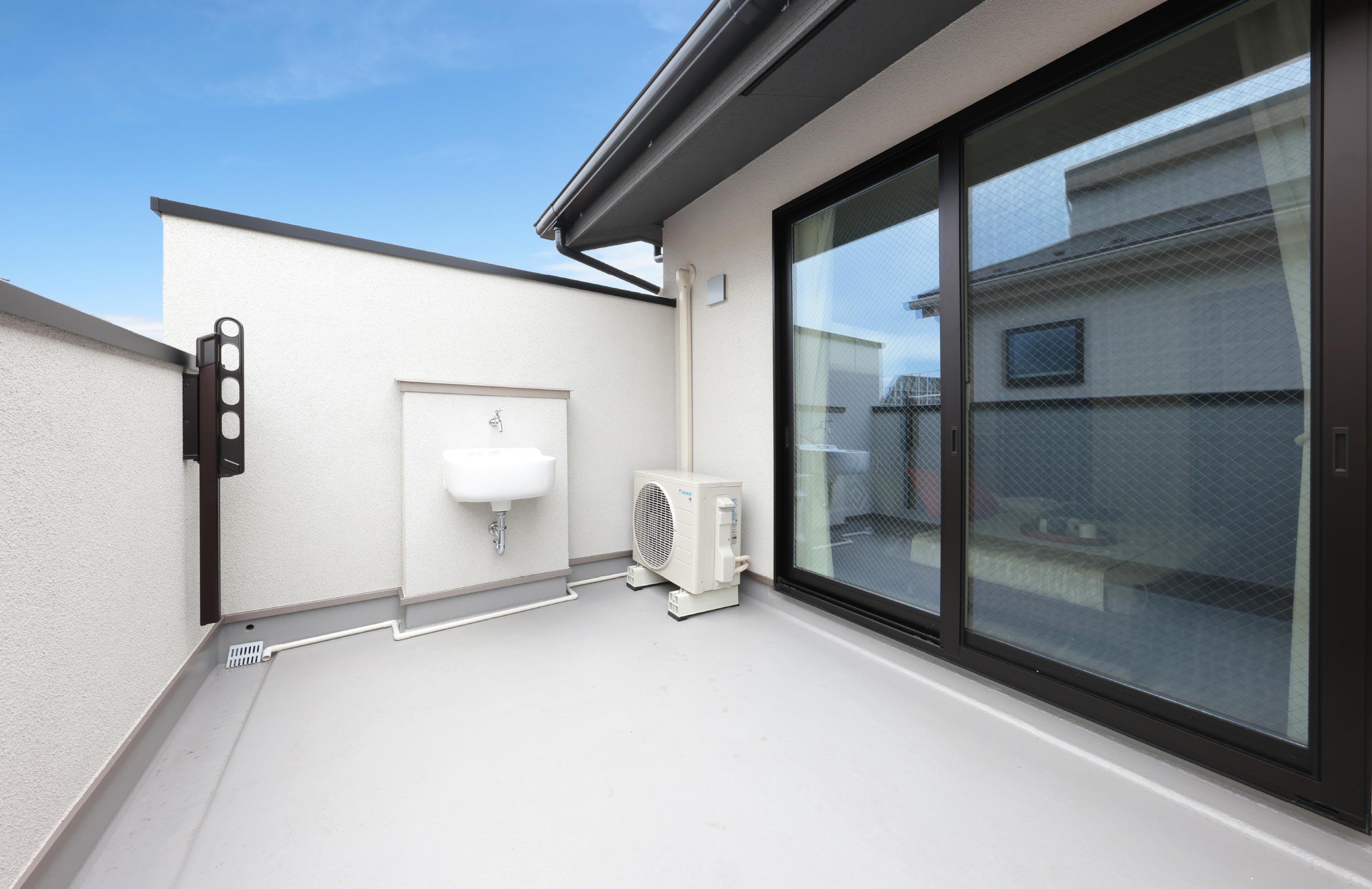 ROOF BALCONY