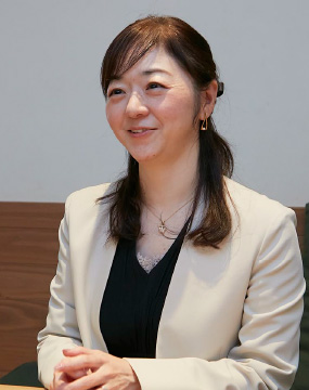 菊地 友佳 氏