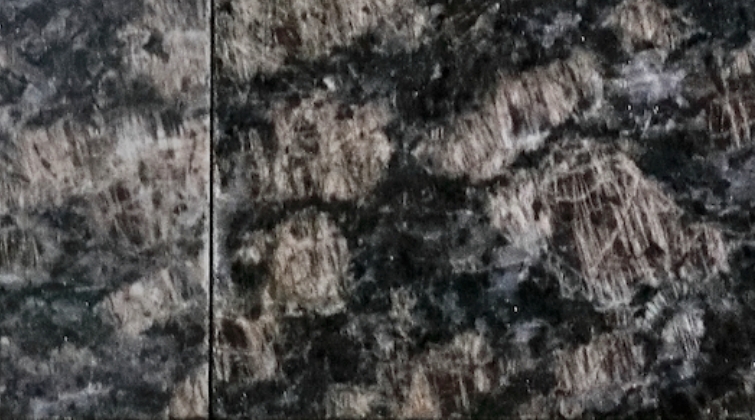 天然御影石（左：水磨き仕上げ・右：JP仕上げ）