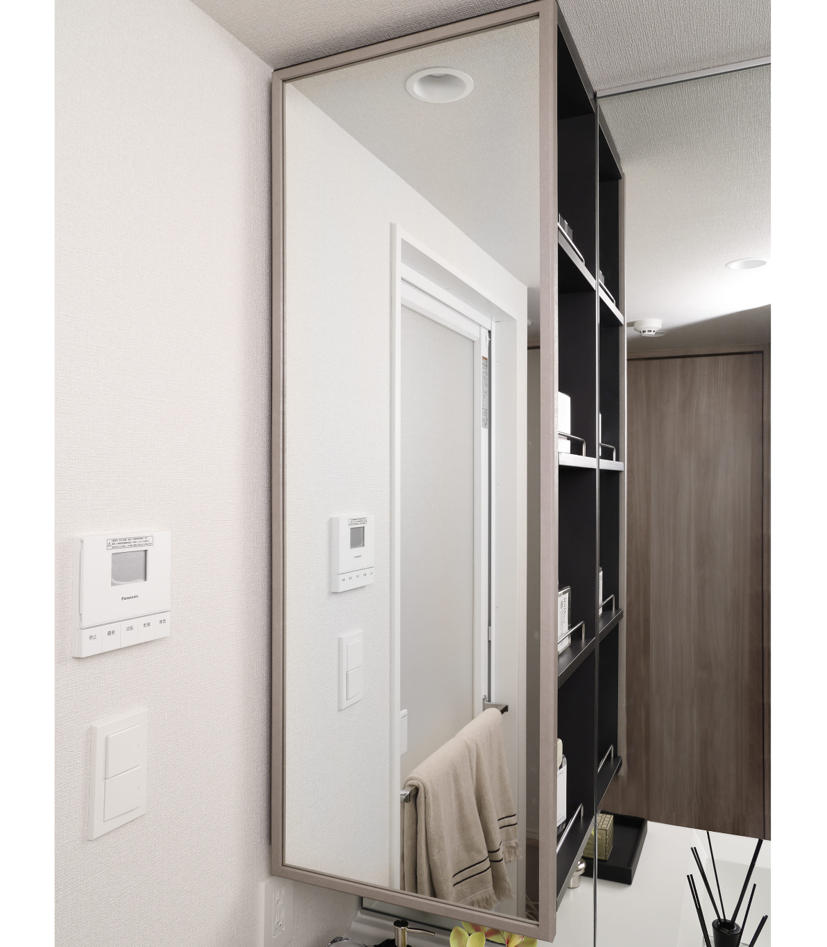 ミラーキャビネット