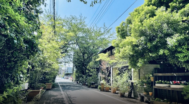 華々（約770m/徒歩10分＊）