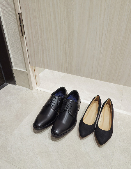 アンダースルードア